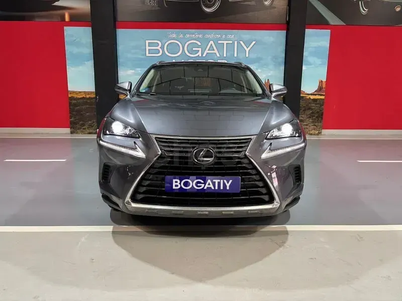 Usado Lexus NX300h Executive Line 197 CV (144 kW) 2018 Gris / plata SUV