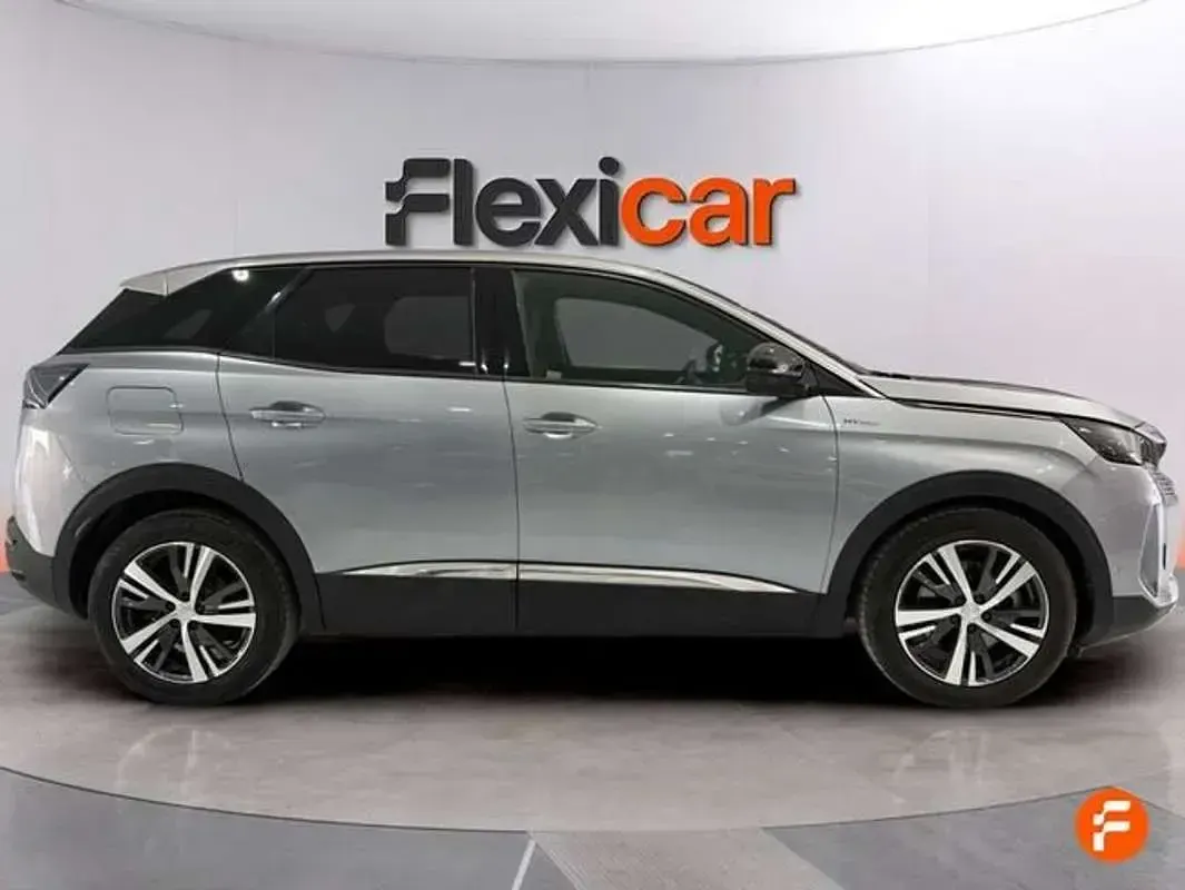 Usado Peugeot 3008 Allure 136 CV (100 kW) 2023 Gris SUV