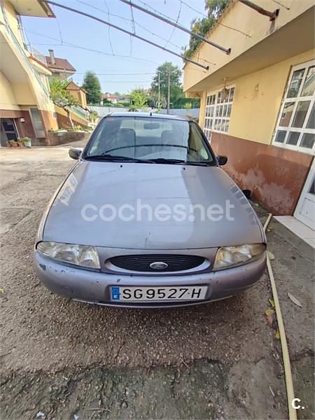 Usado Ford Fiesta 60 CV (44 kW) 1997 Azul Utilitario