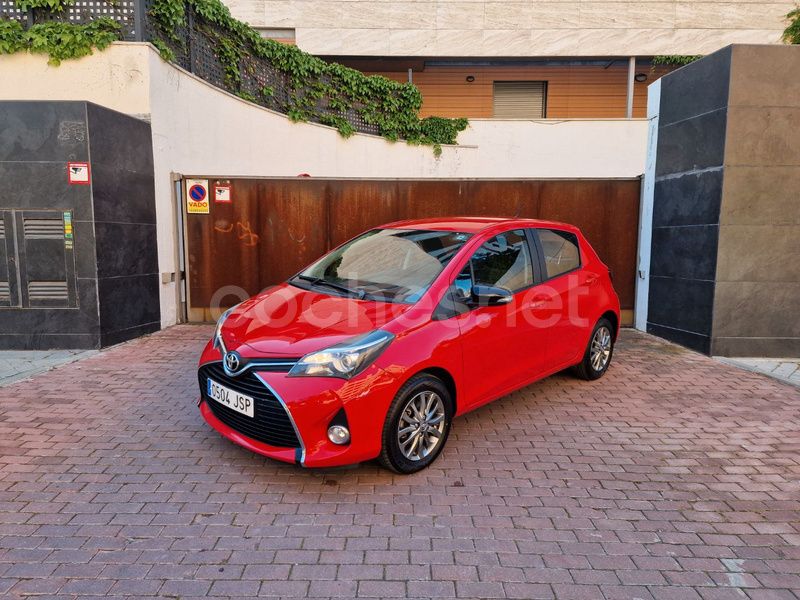 Rojo Usado 2016 Toyota Yaris Active Berlina | 9995 € (Precio justo) - Imagen 1/4