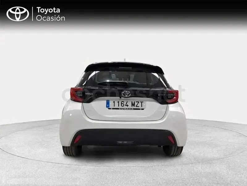 Usado Toyota Yaris Hybrid Active 116 CV (85 kW) 2025 Blanco Berlina