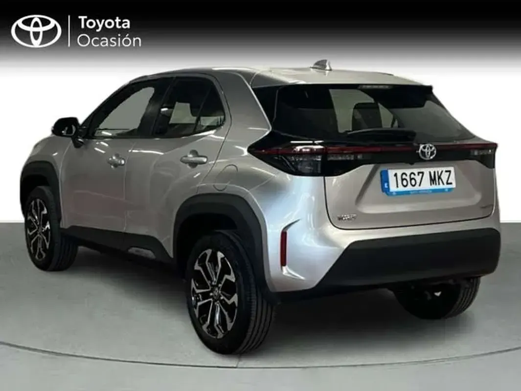 Usado Toyota Yaris Cross Active 116 CV (85 kW) 2023 Gris SUV