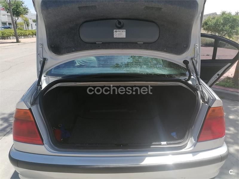 Gris / plata Usado 2001 BMW 320 Berlina | 1500 € (Buen precio) - Imagen 1/4