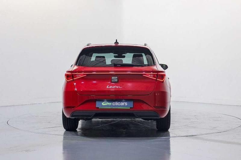 Usado Seat Leon ST Style 150 CV (110 kW) 2021 Rojo Familiar