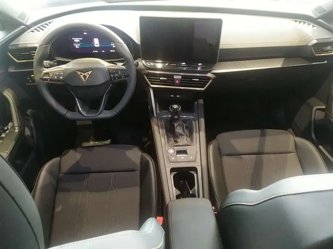 Usado Cupra Leon 150 CV (110 kW) 2025 Azul Utilitario