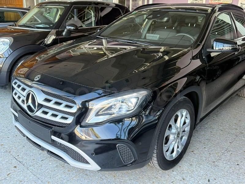 Usado Mercedes GLA200 136 CV (100 kW) 2018 Negro SUV