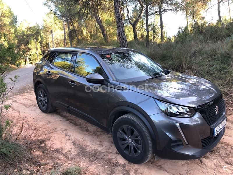 Usado Peugeot 2008 Active 110 CV (80 kW) 2021 Gris / plata SUV