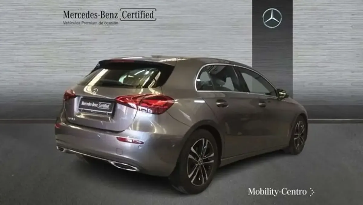 Usado Mercedes A200 150 CV (110 kW) 2025 Gris Berlina