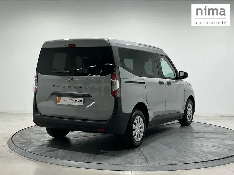 Usado Ford Tourneo Courier Trend 125 CV (91 kW) 2024 Gris / plata Monovolumen
