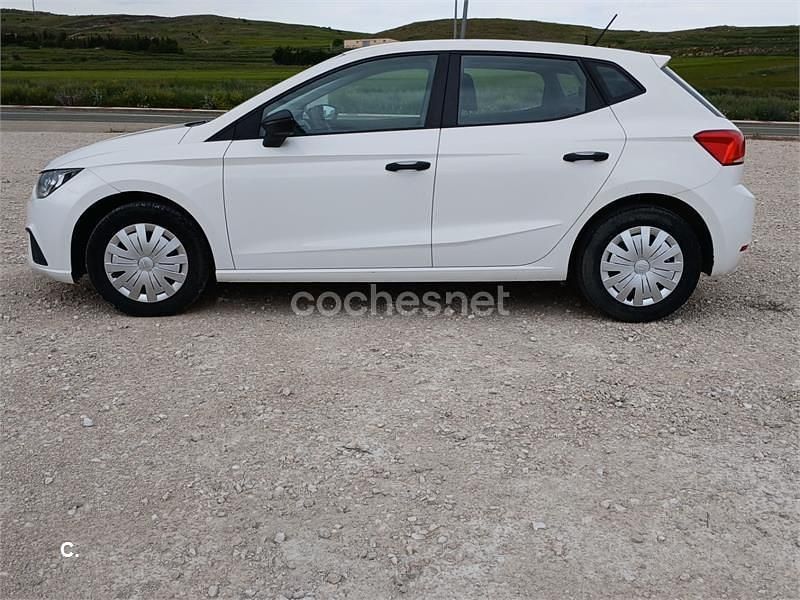 Usado Seat Ibiza Reference 95 CV (69 kW) 2018 Blanco Berlina