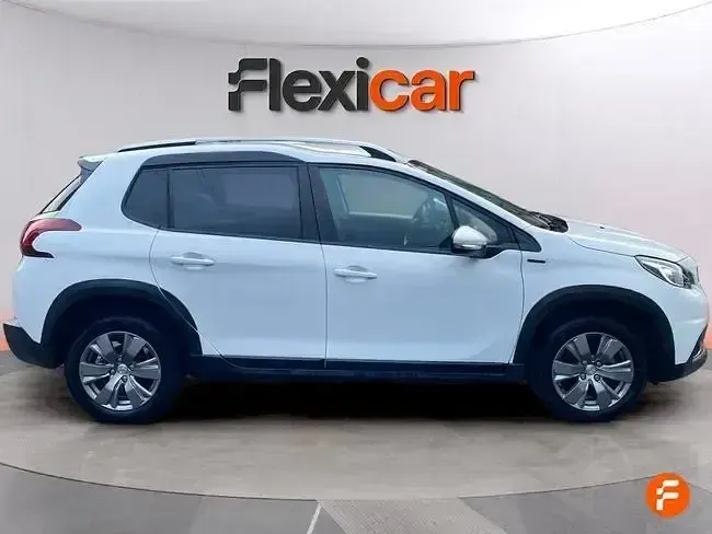 Usado Peugeot 2008 Active 100 CV (73 kW) 2019 Blanco SUV
