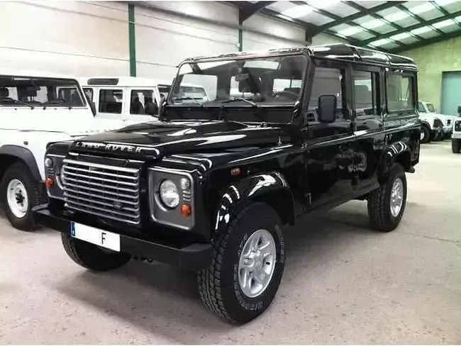 Usado Land Rover Defender 122 CV (89 kW) 2011 Negro SUV