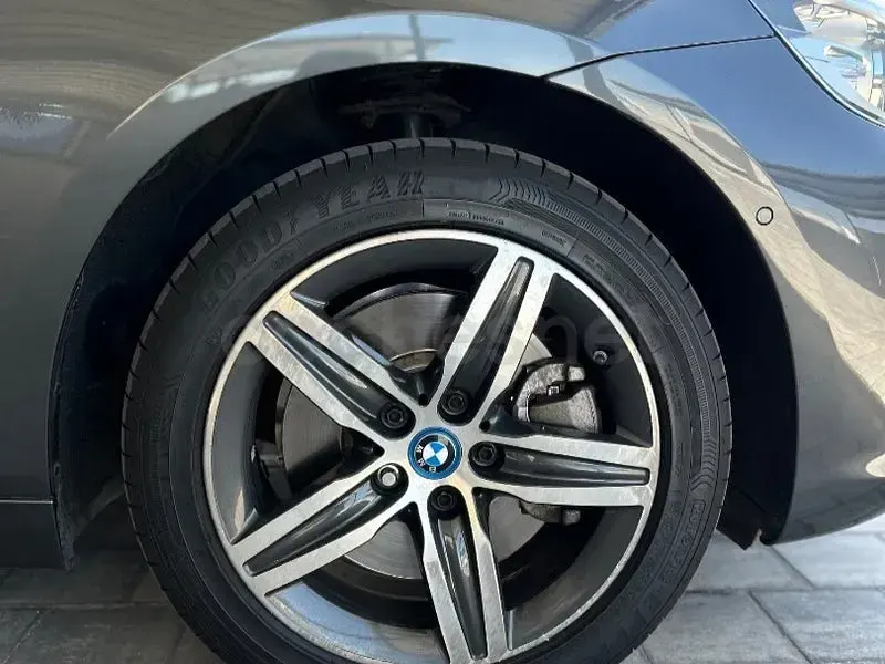 Usado BMW 225 Active Tourer Comfort Edition 224 CV (164 kW) 2016 Gris / plata Monovolumen