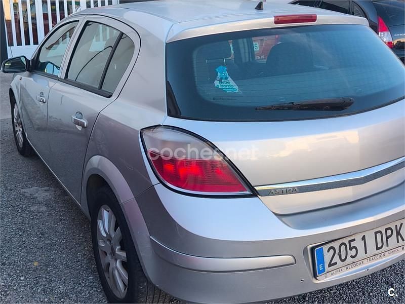 Gris / plata Usado 2005 Opel Astra Elegance Berlina | 2450 € (Precio justo) - Imagen 1/4