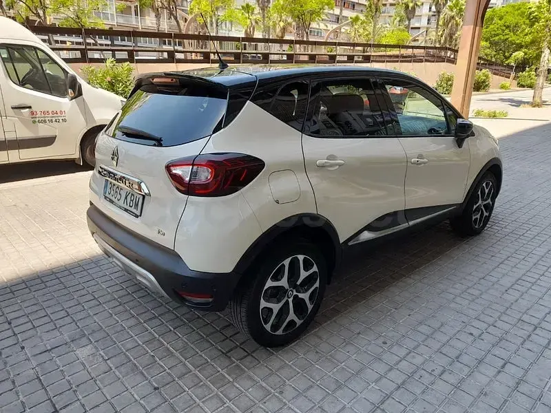 Usado Renault Captur XMOD 120 CV (88 kW) 2017 Beige SUV
