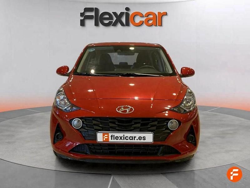 Usado Hyundai i10 67 CV (49 kW) 2023 Rojo Utilitario