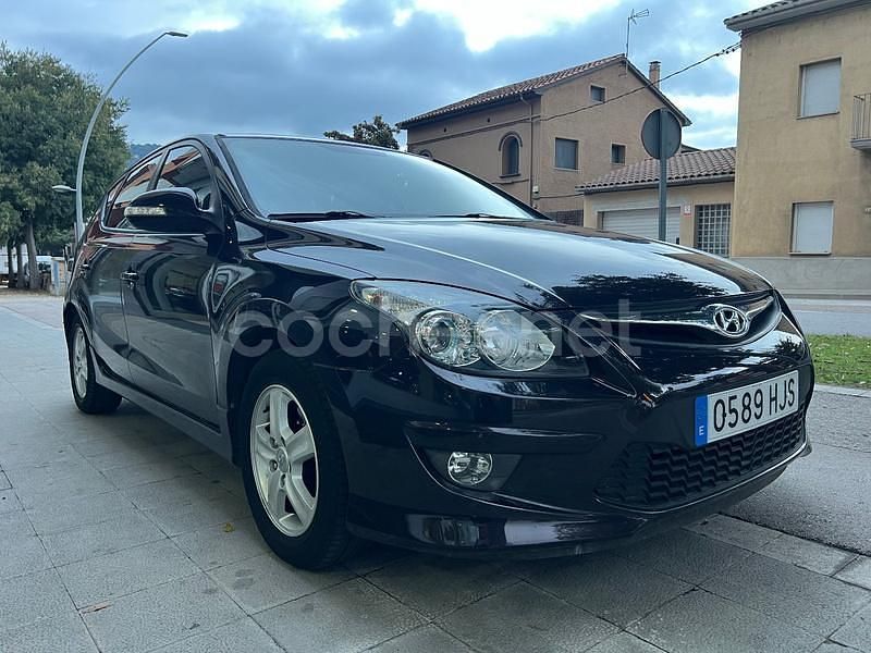 Usado Hyundai i30 Comfort 90 CV (66 kW) 2012 Negro Berlina
