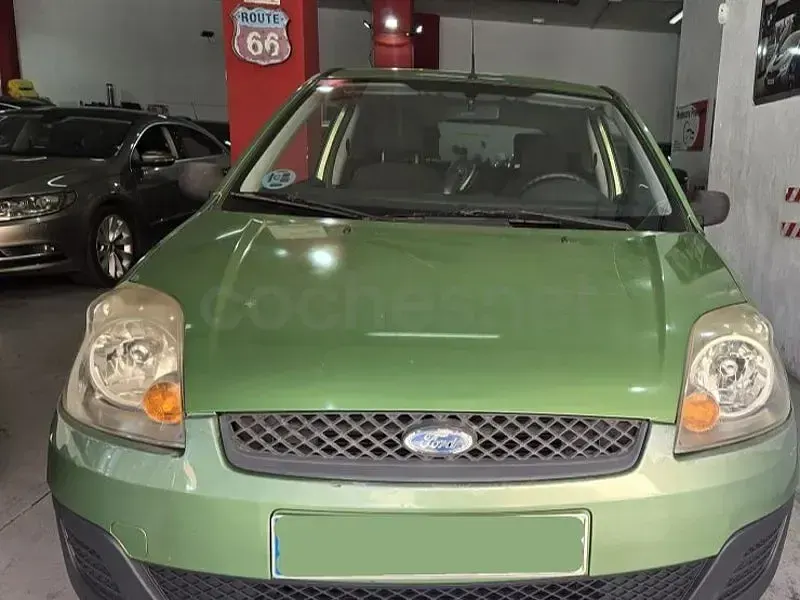Usado Ford Fiesta Ambiente 70 CV (51 kW) 2006 Verde Utilitario