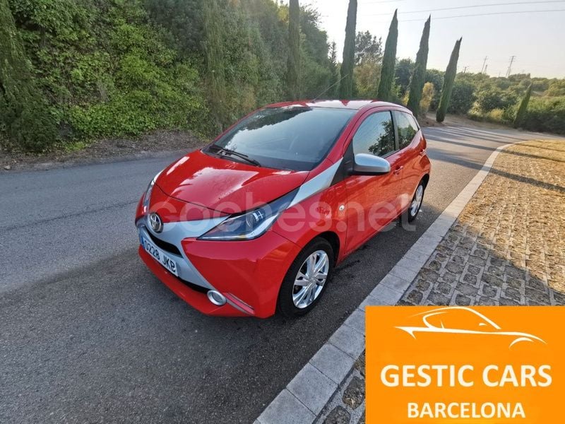Rojo Usado 2015 Toyota Aygo X-cite Utilitario | 8990 € (Precio justo) - Imagen 1/4