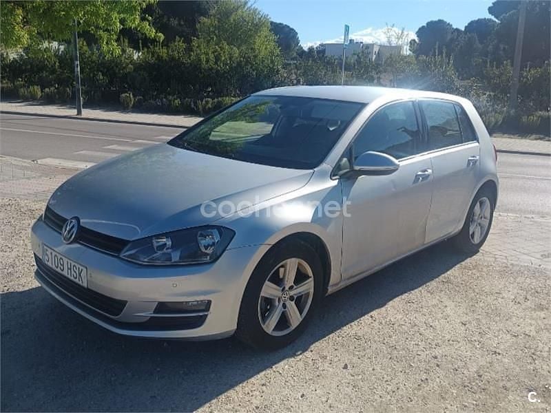 Usado VW Golf VII 105 CV (77 kW) 2013 Gris / plata Berlina