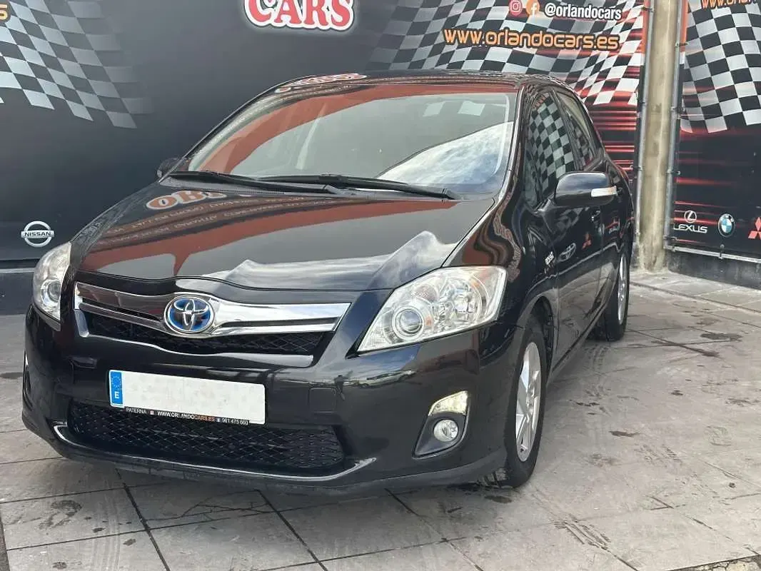 Usado Toyota Auris Hybrid Active 136 CV (100 kW) 2012 Negro Utilitario