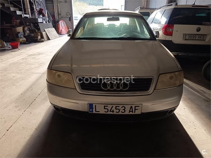 Usado Audi A6 150 CV (110 kW) 1999 Gris / plata Familiar