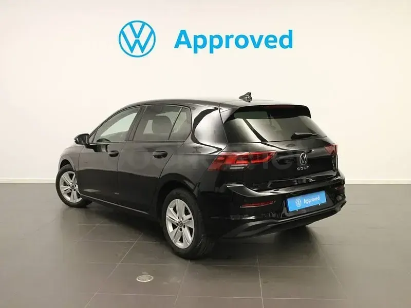 Usado VW Golf VIII Life 115 CV (84 kW) 2025 Negro Berlina