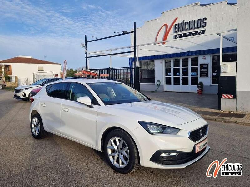Usado Seat Leon Style 116 CV (85 kW) 2021 Blanco Utilitario
