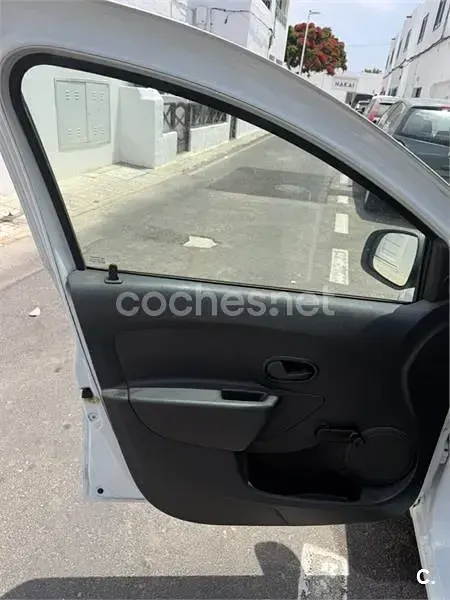 Usado Dacia Sandero Base 75 CV (55 kW) 2015 Blanco Berlina