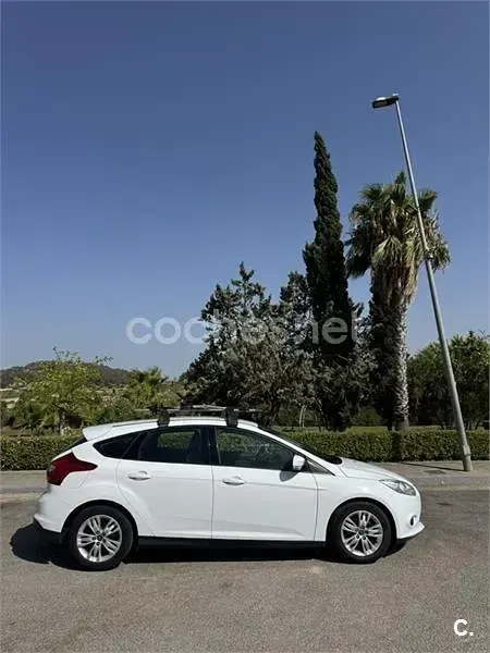 Usado Ford Focus Trend 115 CV (84 kW) 2011 Blanco Berlina