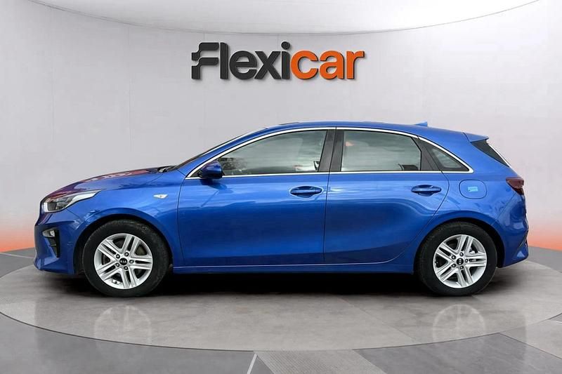 Usado Kia Ceed 120 CV (88 kW) 2021 Azul Utilitario