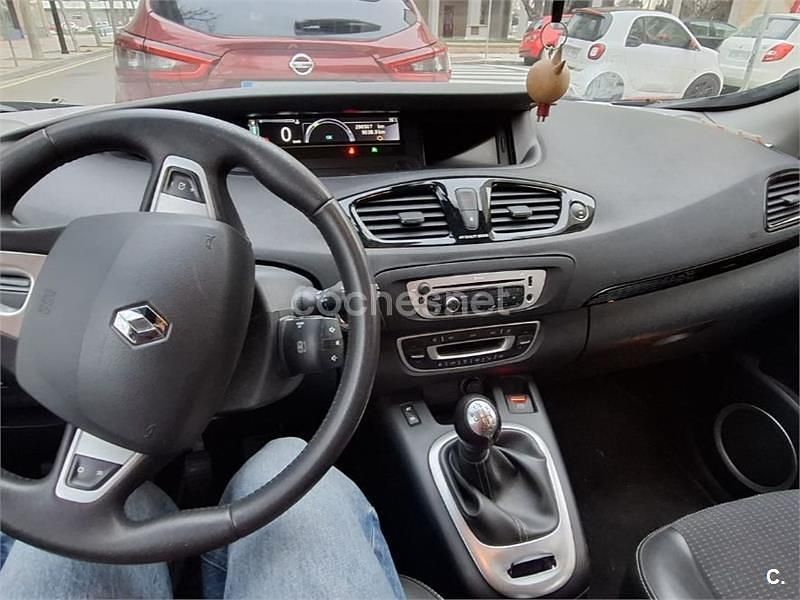 Käytetty Renault Scénic III Dynamique 110 HP (80 kW) 2012 Peessi Tila-auto