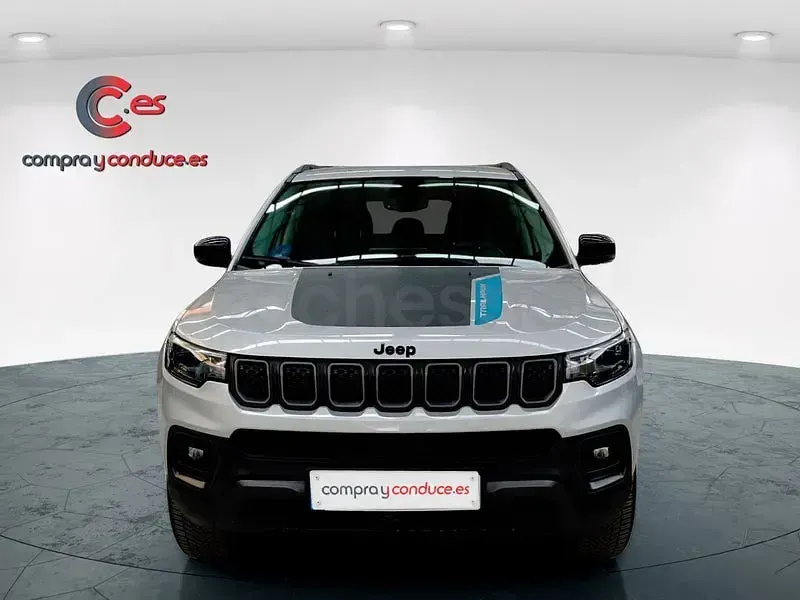 Usado Jeep Compass Trailhawk 240 CV (176 kW) 2022 Gris / plata SUV