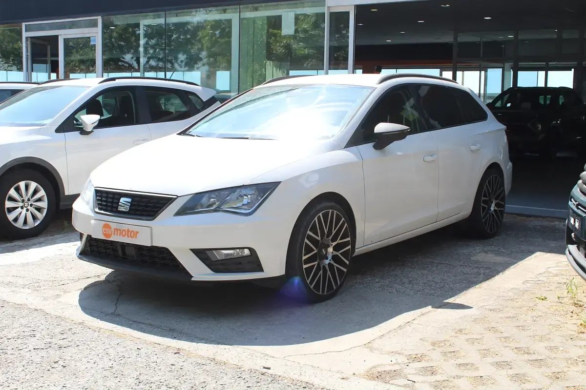 Usado Seat Leon Style 115 CV (84 kW) 2019 Blanco Berlina
