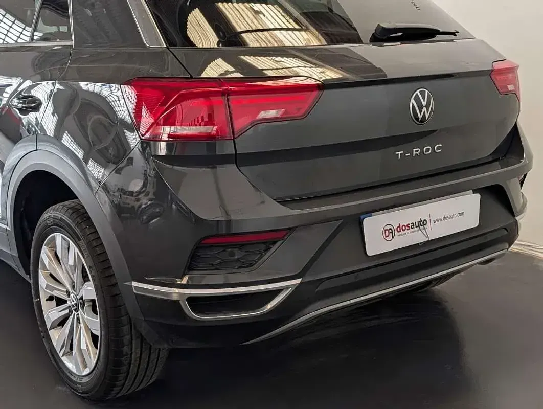 Usado VW T-Roc Advance 150 CV (110 kW) 2022 Gris / plata SUV