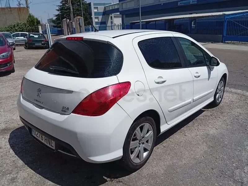 Usado Peugeot 308 Active 115 CV (84 kW) 2013 Blanco Berlina