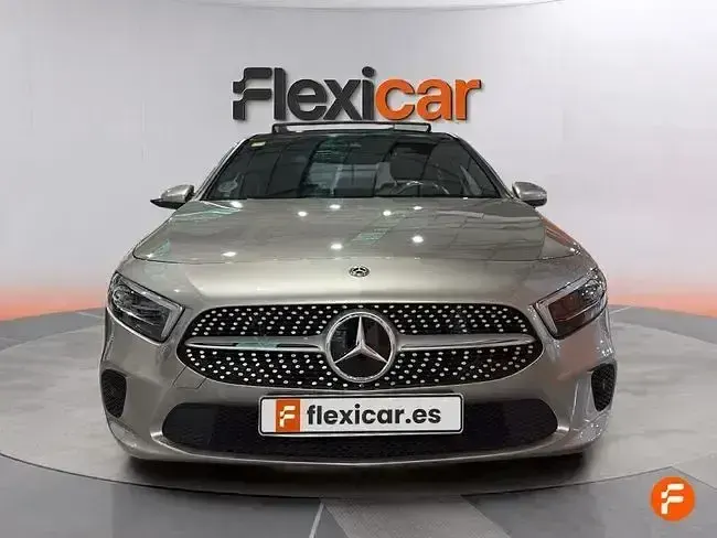 Usado Mercedes A180 116 CV (85 kW) 2020 Gris Berlina