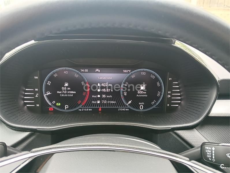 Usado Skoda Fabia Ambition 110 CV (80 kW) 2023 Gris / plata Utilitario