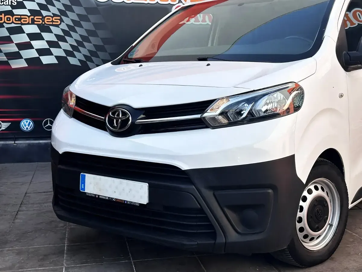 Usado Toyota Proace 125 CV (91 kW) 2019 Blanco Monovolumen