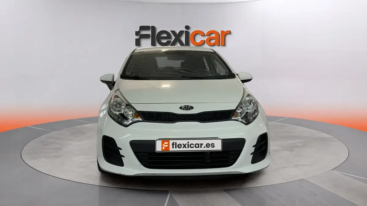 Usado Kia Rio 75 CV (55 kW) 2017 Blanco Berlina