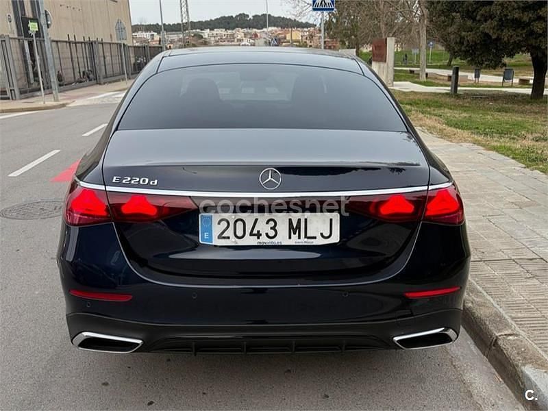 Usado Mercedes E220 200 CV (147 kW) 2023 Azul Berlina