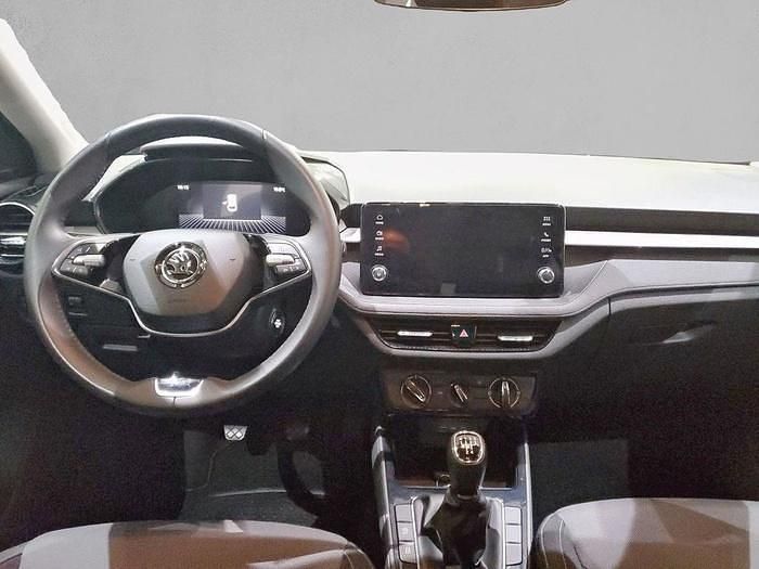 Usado Skoda Fabia Selection 95 CV (69 kW) 2024 Rojo