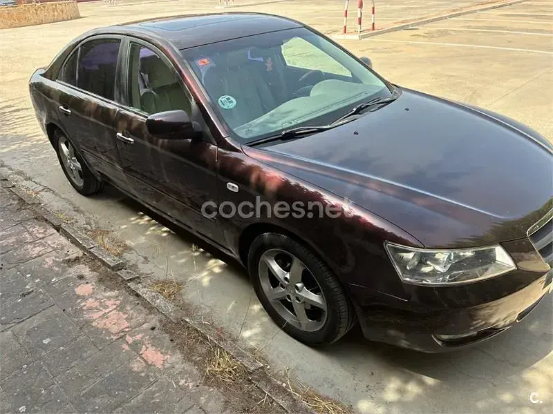 Usado Hyundai Sonata Comfort 140 CV (102 kW) 2007 Granate Berlina