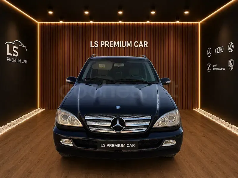 Usado Mercedes ML270 Edition 163 CV (119 kW) 2005 Azul SUV