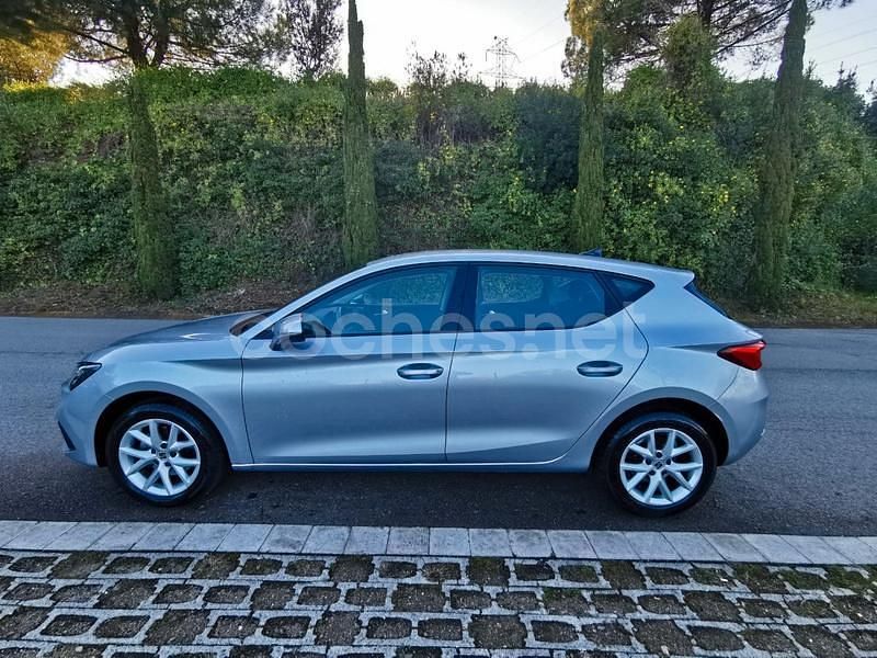 Usado Seat Leon Reference 110 CV (80 kW) 2021 Gris / plata Berlina
