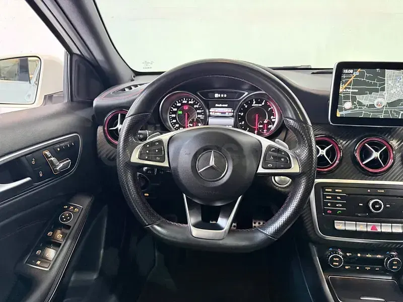 Usado Mercedes A45 AMG 381 CV (280 kW) 2015 Blanco Utilitario