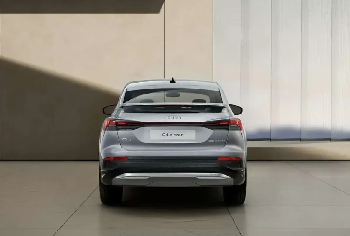 Nuevo Audi Q4 Sportback e-tron Advanced Plus 210 kW (286 CV) 2025 Plateado SUV