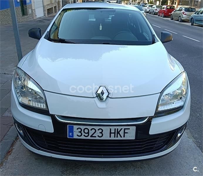 Usado Renault Mégane Authentique 90 CV (66 kW) 2012 Blanco Berlina