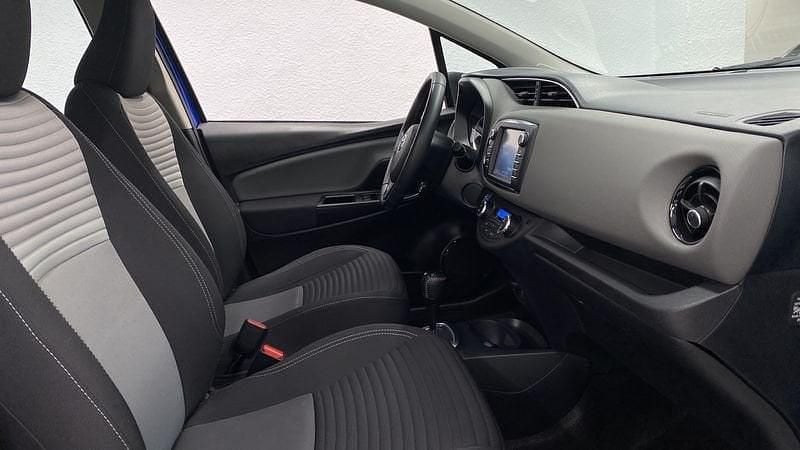 Usado Toyota Yaris Active 100 CV (73 kW) 2019 Azul
