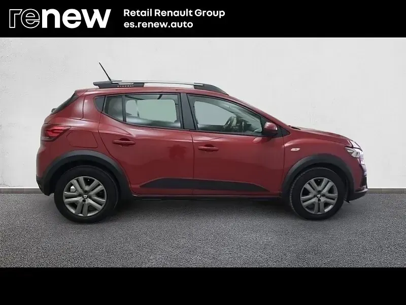 Usado Dacia Sandero Comfort 101 CV (74 kW) 2021 Rojo Berlina